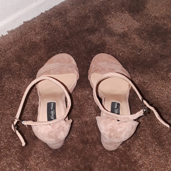 Heels - Picture 3 of 3